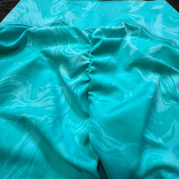 Gymshark Waist Support Women's Leggings, Size Medium, Bright Turquoise Print - Picture 5 of 10